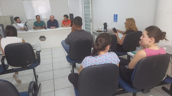 integrantes do Fórum de Desburocratização se reuniram na sede Escola do Legislativo