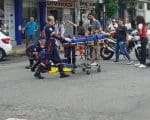 Acidente entre moto e carro no Centro de Divinópolis deixa mulher ferida