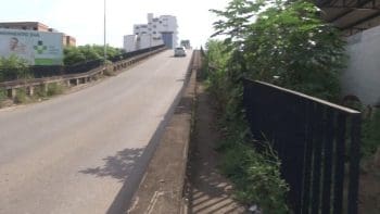 Homem cai de viaduto após fugir de um cachorro, em Divinópolis