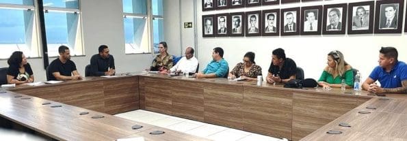 Durante reunião com sindicalistas, prefeito de Divinópolis disse que ganho real nos salários dos servidores só após a reforma do Divirpev (Foto: Pollyanna Martiins/Sintram)