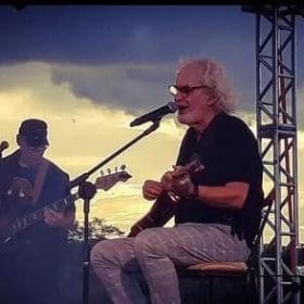 Show gratuito de Renato Teixeira abre a programação da Semana da Mulher na cidade de Claudio