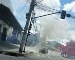 Carro pega fogo na avenida Autorama, em Divinópolis