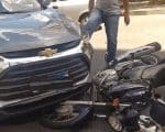 Colisão entre carro e moto deixa uma pessoa ferida em Divinópolis