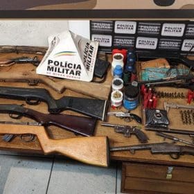 Homem é preso em oficina para adulterar armas em Divinópolis