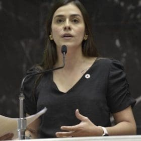 TCE acata den&uacute;ncia de Lohanna e pede esclarecimentos &agrave; prefeitura de Divin&oacute;polis sobre sa&uacute;de