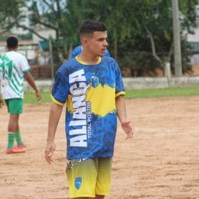 A promessa do futebol: Leozinho assina com o Tupy de Carmo do Cajuru