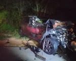 Araújos: Motorista de carro morre após bater em caminhão e carreta na BR-262