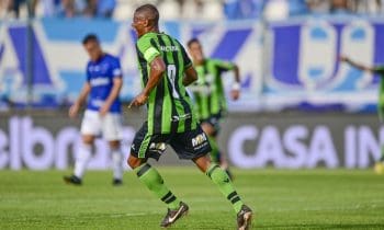 Am&eacute;rica-MG vence Cruzeiro e fica muito perto da final do Mineiro