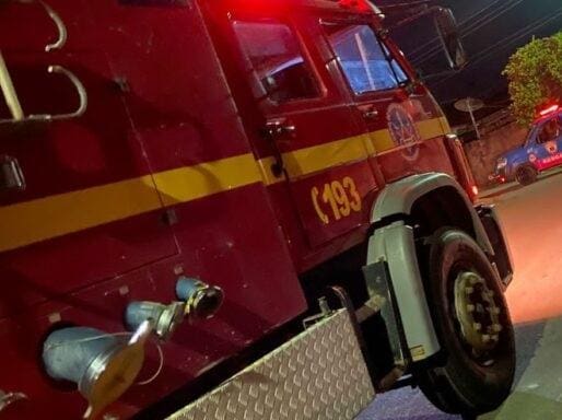 Inc&ecirc;ndio atinge galp&atilde;o de cria&ccedil;&atilde;o de aves em Carmo do Cajuru