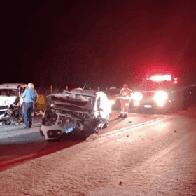 Carro de saúde de Santa Rita do Sapucaí bate de frente com veículo e deixa uma pessoa morta