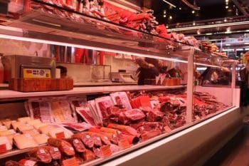 China retoma importa&ccedil;&otilde;es de carne bovina do Brasil