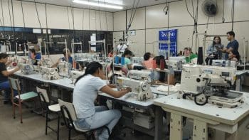Parceria entre SENAI e SINVESD abre vagas gratuitas para curso de costura industrial