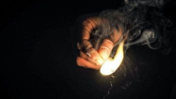 Mulher ateia fogo em si mesma ap&oacute;s reclamar de atendimento em Santa Luzia