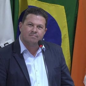 Print dispara contra secret&aacute;rio de sa&uacute;de: &ldquo;Mentiroso&rdquo;
