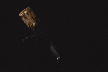 R&aacute;dio segue isolado na lideran&ccedil;a de consumo entre as m&iacute;dias de &aacute;udio que contam com an&uacute;ncios, diz Share of Ear