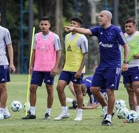 Pepa vai mostrando o “novo” Cruzeiro.