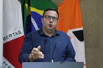 Ney Burguer cita den&uacute;ncia no Minist&eacute;rio P&uacute;blico e afirma que vai continuar cobrando da Copasa