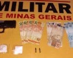 Cl&aacute;udio: Dupla &eacute; presa na MG-260 com arma e papelotes de coca&iacute;na