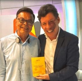 Deputado Federal Reginaldo Lopes é presenteado com o Livro “Major…