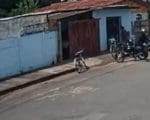 Homem &eacute; morto a tiros na porta de bar em Pomp&eacute;u