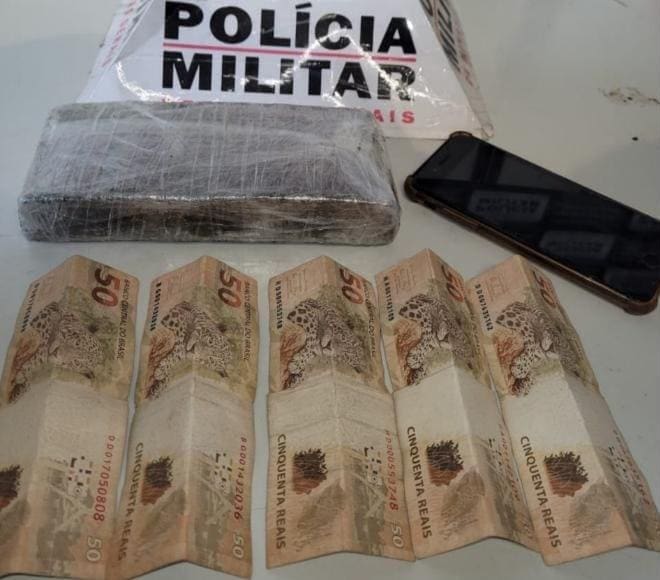 Homem &eacute; preso com maconha no bairro Alvorada, em Divin&oacute;polis