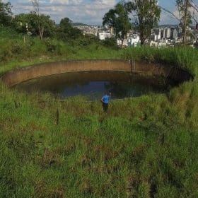 Vereador realiza fiscaliza&ccedil;&atilde;o em gigantesco tanque de &aacute;gua abandonado em Divin&oacute;polis
