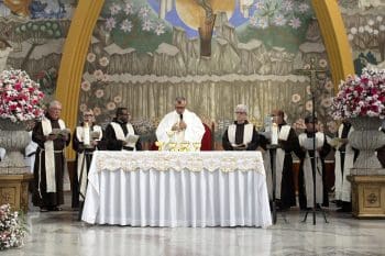 Missa marca a abertura das festividades que comemoram os 100 anos da presen&ccedil;a Franciscana em Divin&oacute;polis