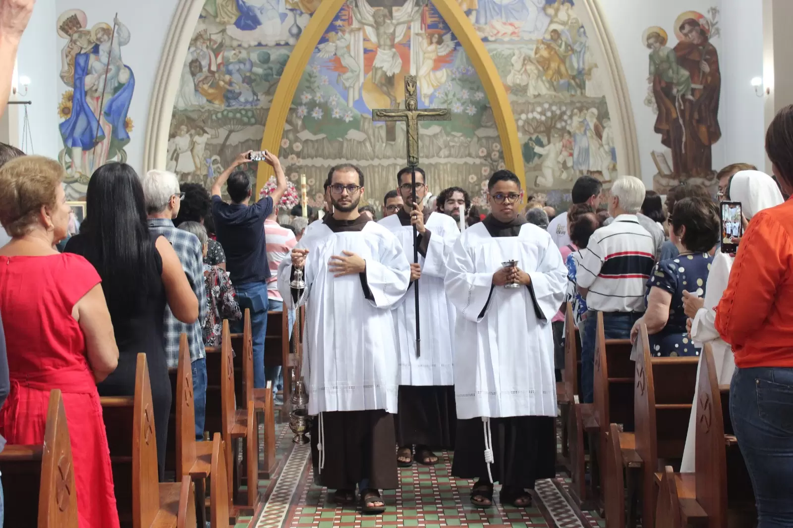 Missa de abertura do centenário dos Franciscanos é realizada em Divinópolis
