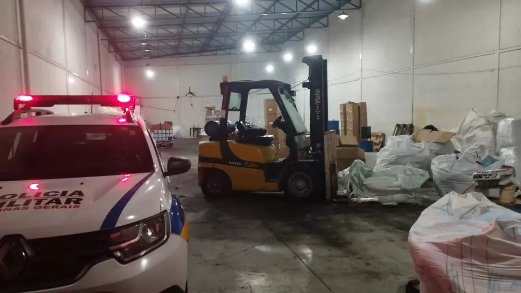 PM apreende uma tonelada de sabão em pó falsificado em Divinópolis; três são presos