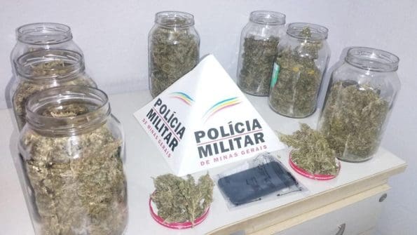 Dois homens são presos com 1 kg de maconha em Divinópolis