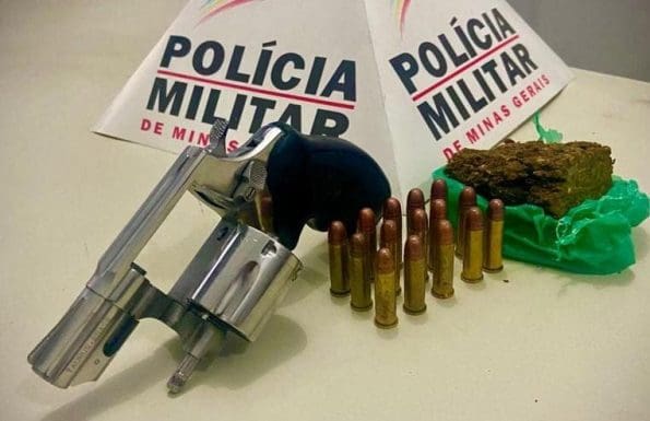 Homem é preso com arma e maconha no bairro Itaí