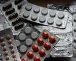 Intoxicação, resistência bacteriana: o que acontece se tomar remédio vencido?