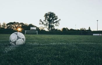 &Aacute;rbitro esfaqueia jogador em Montes Claros
