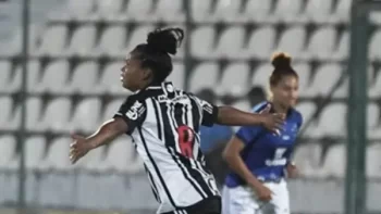 Atl&eacute;tico bate Cruzeiro em cl&aacute;ssico eletrizante do Brasileir&atilde;o feminino