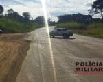 Acidente entre moto e caminhonete deixa um ferido na MG-431 em Ita&uacute;na