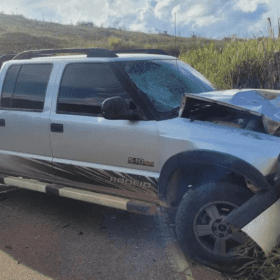 Homem morre em acidente entre moto e caminhonete em Belo Oriente