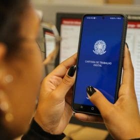 Vaga de emprego em atendimento, marketing e telemarketing em cosméticos