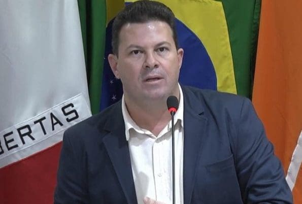 Print acusa prefeito de omissão para aprovar leis: "Isso aqui dá cassação"
