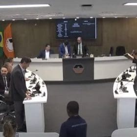 Veja como os vereadores votaram no pedido de cassação do prefeito Gleidson