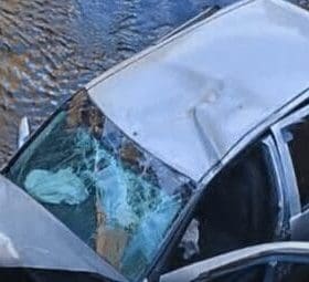Carro cai em c&oacute;rrego em Bom Despacho e motorista confessa embriaguez