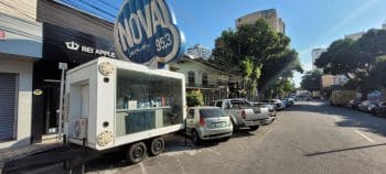 Est&uacute;dio M&oacute;vel r&aacute;dio Nova Sertaneja esta AO VIVO direto da loja Rei Apple, no centro de Divin&oacute;polis.