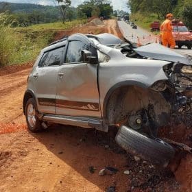 Carro invadiu contramão e PM esclarece acidente na MG-050