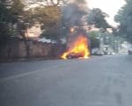 Acidente na Avenida Magalhães Pinto deixa rastro de danos em Divinópolis, veja vídeo