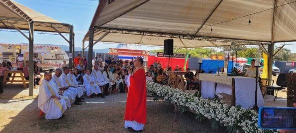Padre Rosimar Preside a Emocionante Missa Sertaneja em Divinópolis