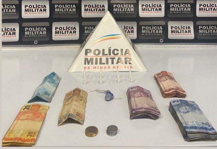 Combate ao tr&aacute;fico: Pol&iacute;cia Militar captura quatro indiv&iacute;duos e apreende drogas em Divin&oacute;polis