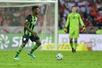 Coelho quer aproveitar o momento para sair do Z4. Am&eacute;rica x Corinthians