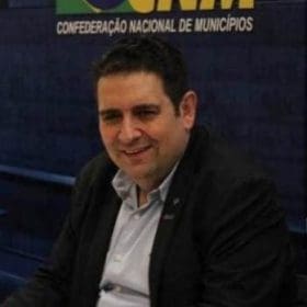 Associação Mineira de Municípios promove capacitação do serviço público em Divinópolis
