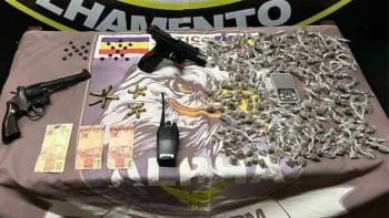 Homens s&atilde;o presos com drogas e armas em S&aacute;bara