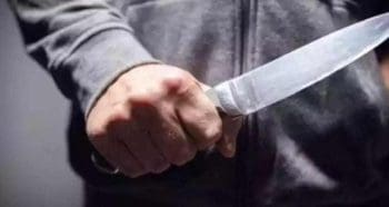 Homem &eacute; atingido com golpes de faca na cabe&ccedil;a em Ita&uacute;na