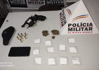 Dupla &eacute; presa por tr&aacute;fico de drogas em Cl&aacute;udio